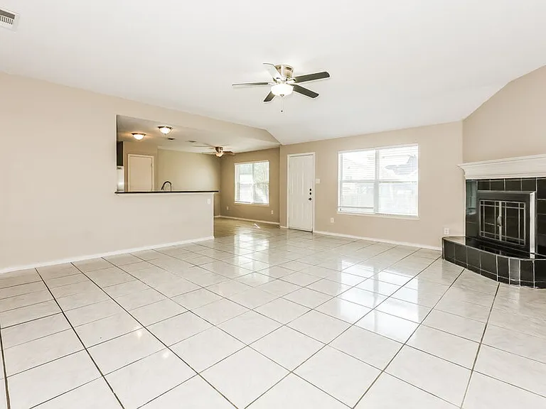 617 Saint Eric Dr — Photo 4