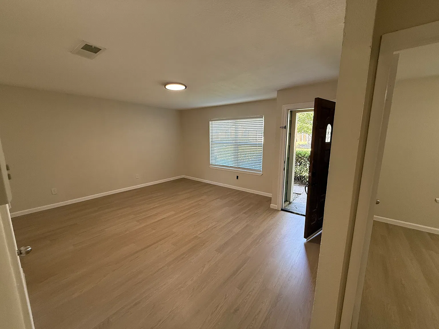 3 bed, 1031 sqft, $1,750 — Photo 2