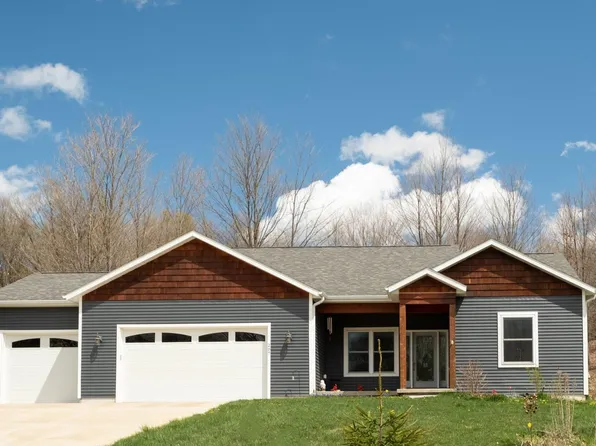 207 Cinnamon Ln, Traverse City, MI 49696
