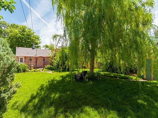 BackYard w/ Flagstone Patio