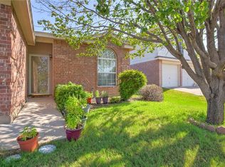8649 Fountainview Ter, Hurst, TX 76053