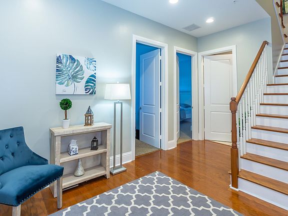 5th image of 209 N Latitude Cir