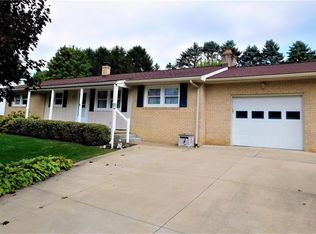 526 8th St NW, Carrollton, OH 44615