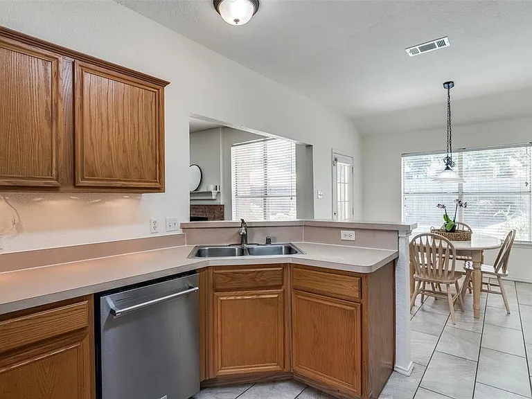 3605 Potomac Dr — Photo 16