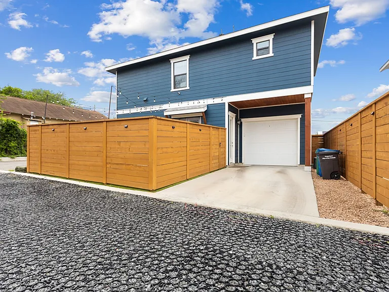 918 N Olive St — Photo 24