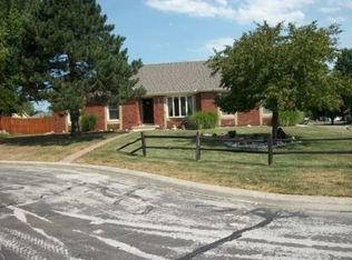 213 S Montclaire Dr, Olathe, KS 66061