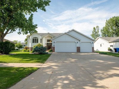 3235 37th Ave S, Fargo, ND, 58104