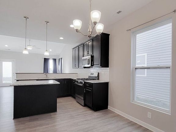 5th image of 3275 Shoal Way