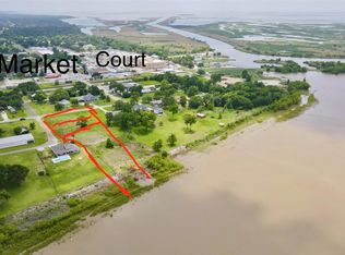 2 Magnolia Ave S, Anahuac, TX 77514