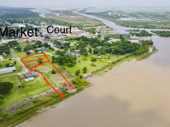 2 Magnolia Ave S, Anahuac, TX 77514