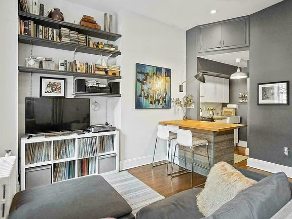 4th image of 135 Henry St APT 4