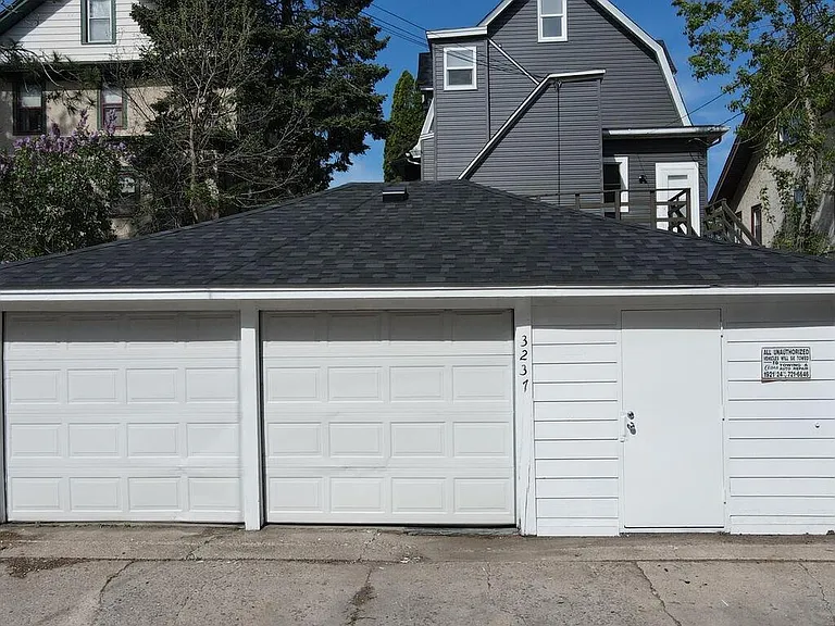 3237 Hennepin Ave — Photo 25