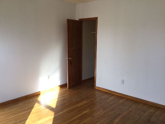 2nd image of 10 Claver Pl #3