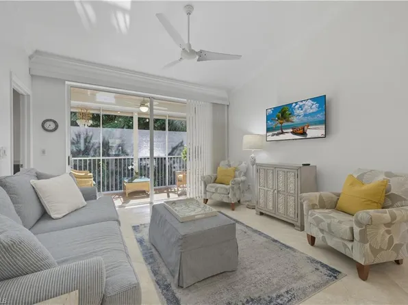 326 Bradstrom Cir APT 203F, Naples, FL 34113