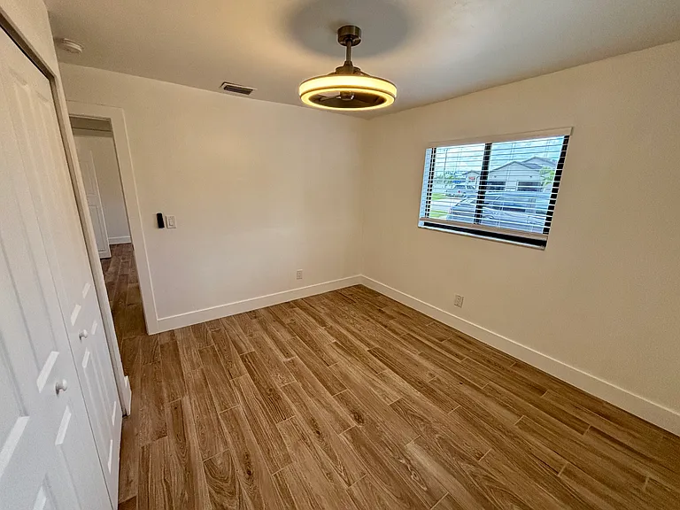 707 SE 8th Ter #1 — Photo 10