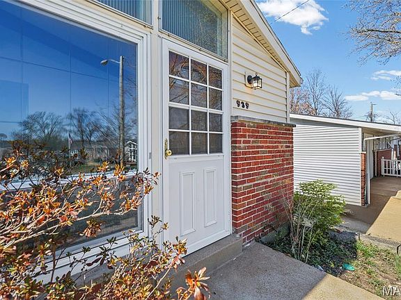 2nd image of 939 Oak Ridge Ave