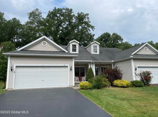 41 Rockrose Dr, East Greenbush, NY 12061