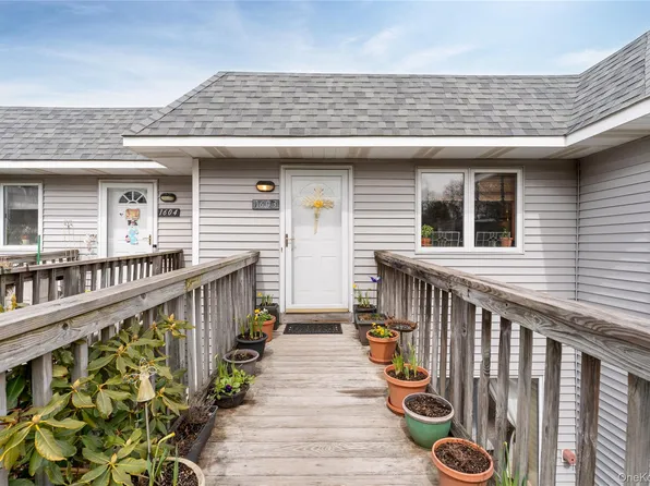 1603 Bluffs Drive N, Baiting Hollow, NY 11933