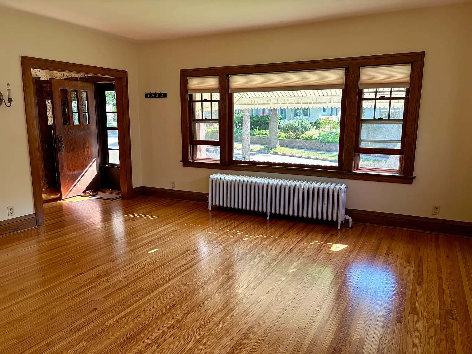 2 bed, $1,570 — Photo 2