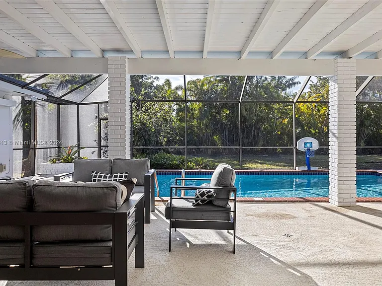 10130 SW 70th Ave — Photo 60