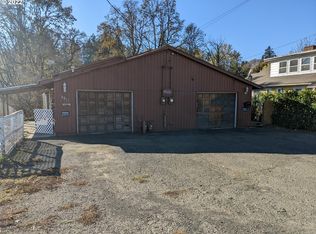2832 SE Lakeside Dr, Portland, OR 97222