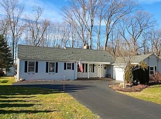 317 Hickory Hill Rd, Chagrin Falls, OH 44022