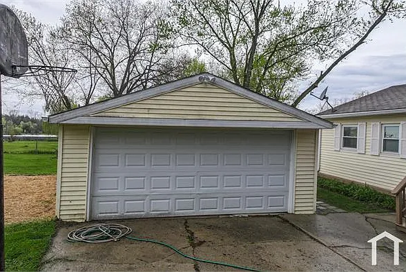 1141 W Cook Rd — Photo 8