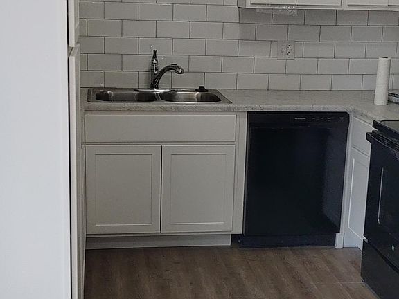 3rd image of 1510 Westview Dr