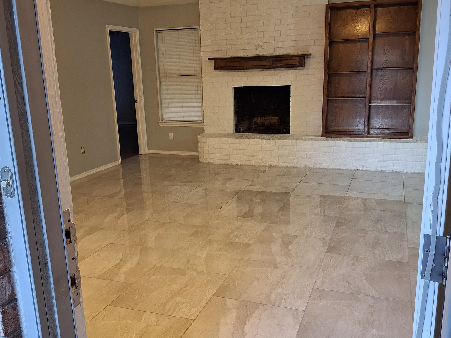 3 bed, 1600 sqft, $1,800 — Photo 2