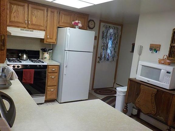 3rd image of 125 Burchell Ln