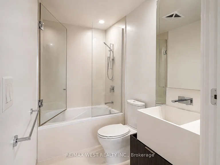 1 Bloor St E #1007 — Photo 14