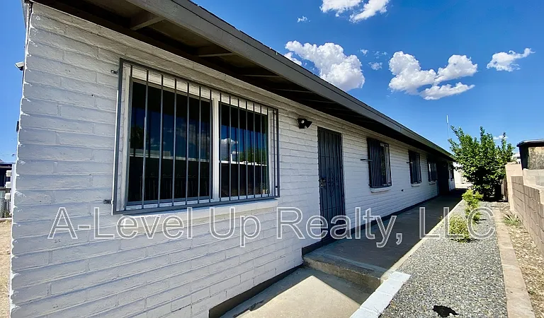 1025 S Santa Rita Ave #1 — Photo 1
