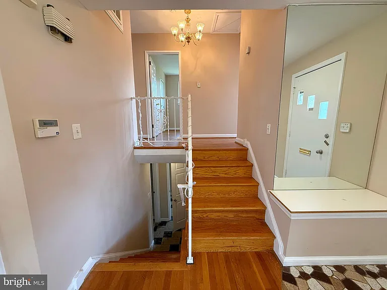 7104 Adelphi Rd — Photo 10