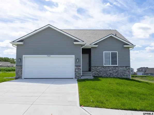 7929 N 94th St, Omaha, NE 68122