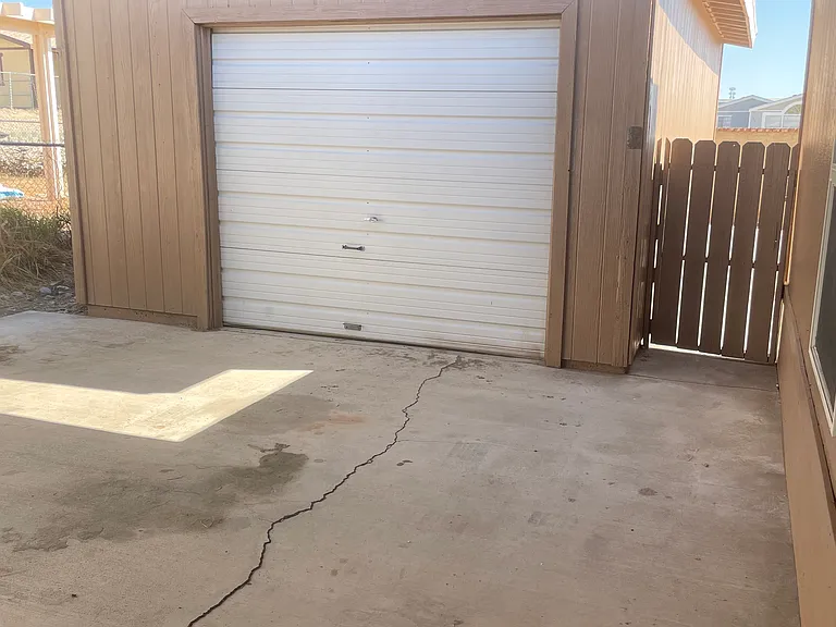 876 Roadrunner Dr — Photo 4