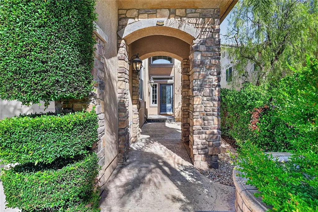 4 bed, 2879 sqft, $6,500 — Photo 4