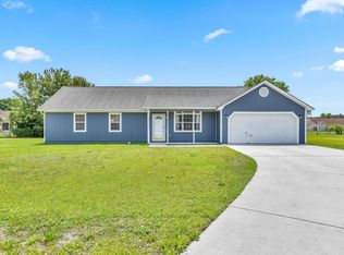 327 Foxridge Ln, Hubert, NC 28539