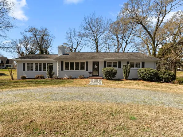 138 The Ln, Irvington, VA 22480