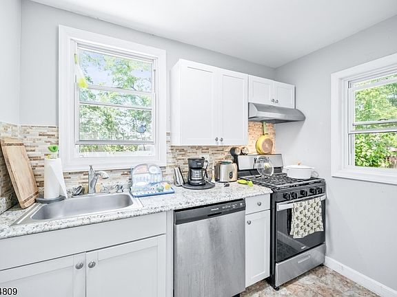 5th image of 26 Hillside Ave