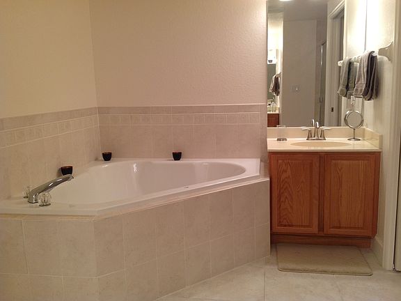 4th image of 817 Mystic Dr APT B202