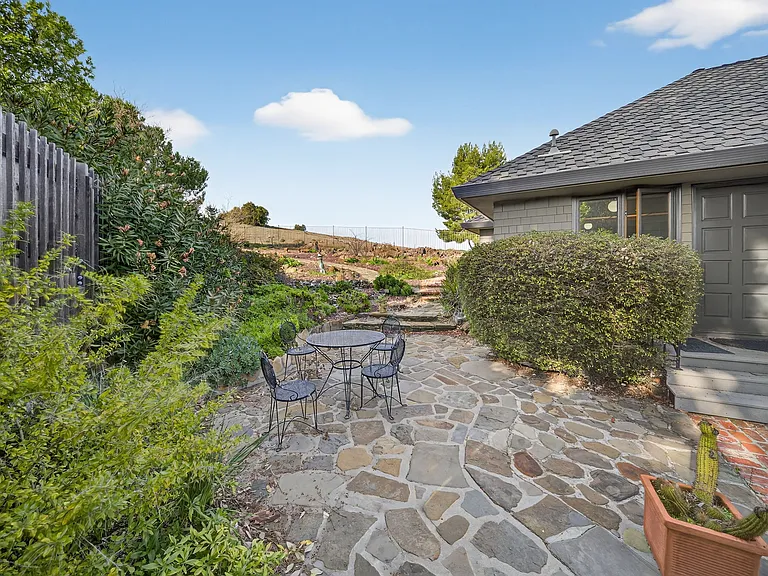 18750 Castle Hill Dr — Photo 40