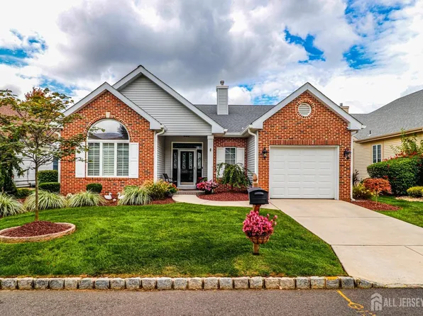5 Leeds Ln, Monroe Township, NJ 08831