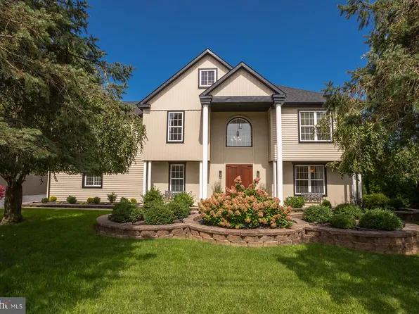 631 W Orange 1/2 St, Lititz, PA 17543