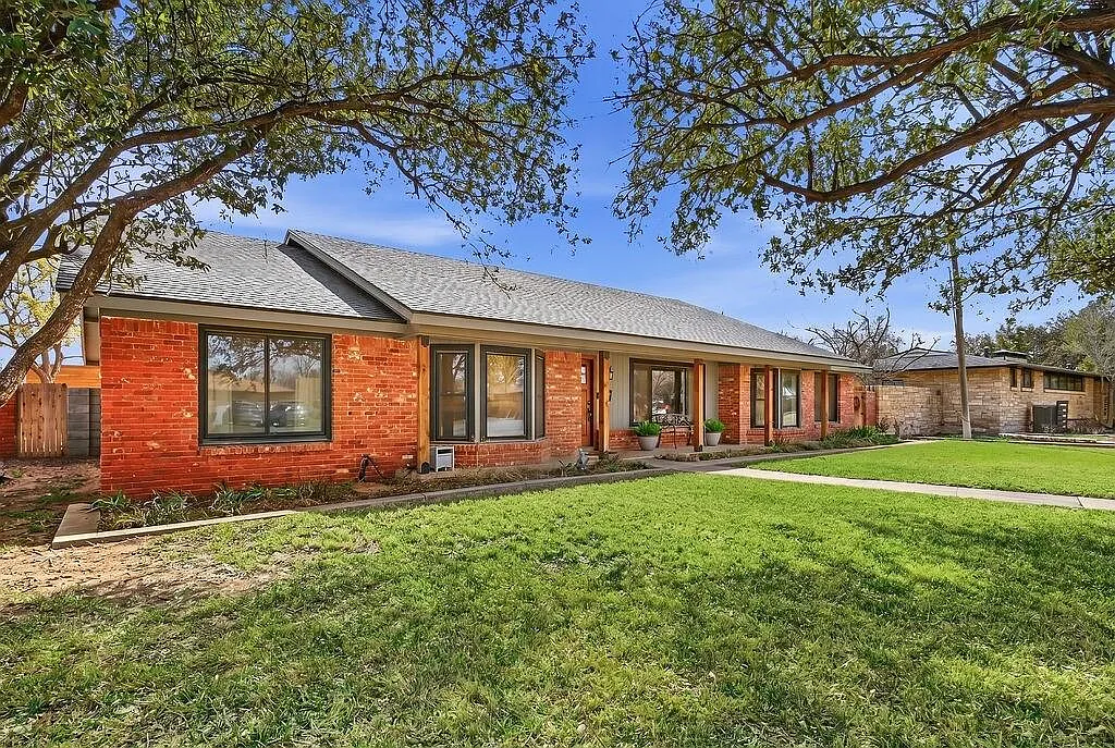4 bed, 3.0 bath, 3050 sqft, $3,900 — Photo 3