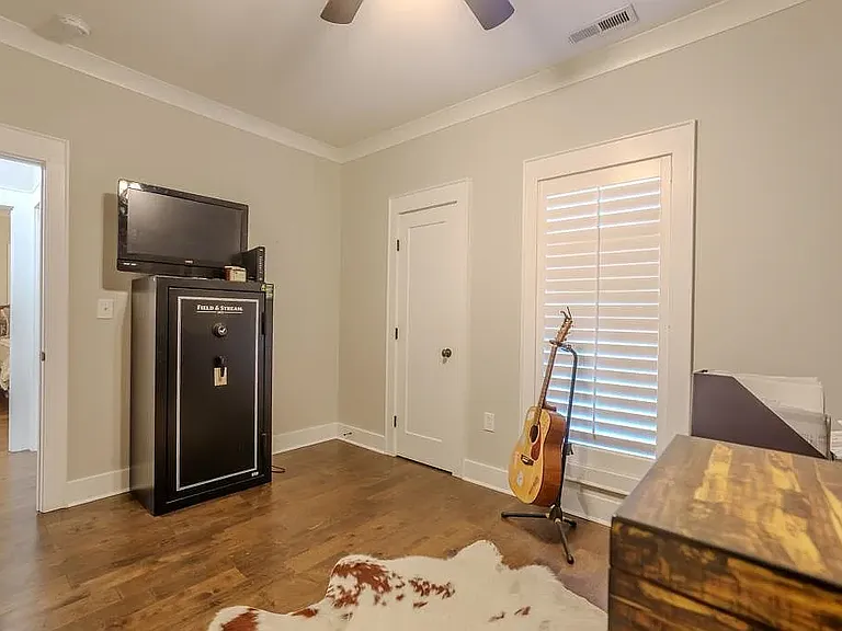 127 Ashbey Cir — Photo 18