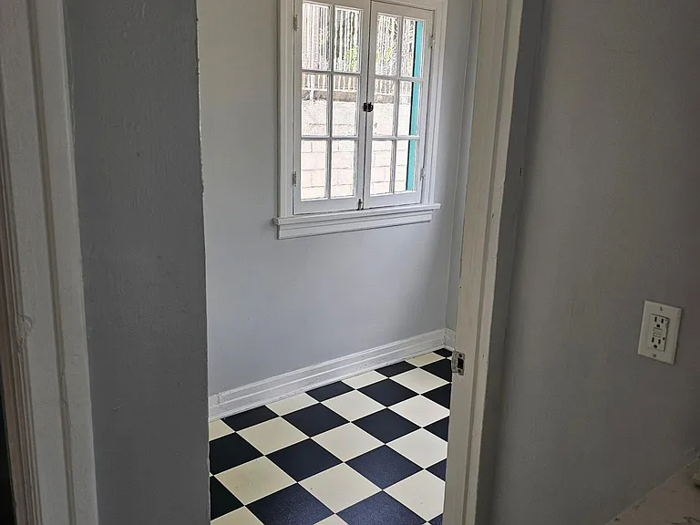 615 S Columbus Ave — Photo 12