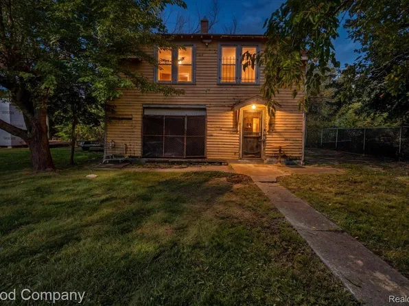 47 Church St, Highland Park, MI 48203