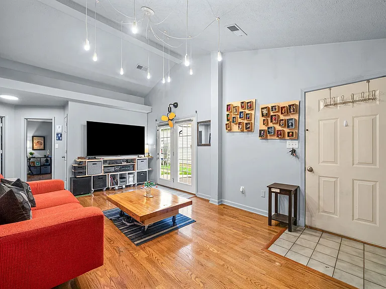 302 Northwind Dr — Photo 10