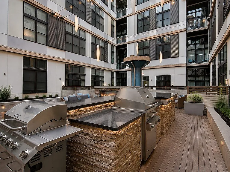 520 Park Avenue — Photo 16