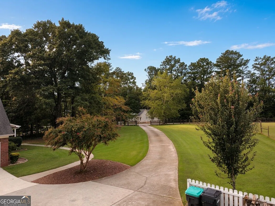 4 bed, 2.5 bath, 2652 sqft, $2,995 — Photo 3